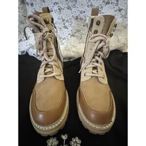 NWT Universal Thread Courtney Tan Hiking Boots Faux Leather/Fur, Memory Foam, 7